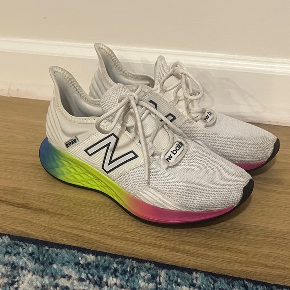New Balance Roav - Picture 1 of 3